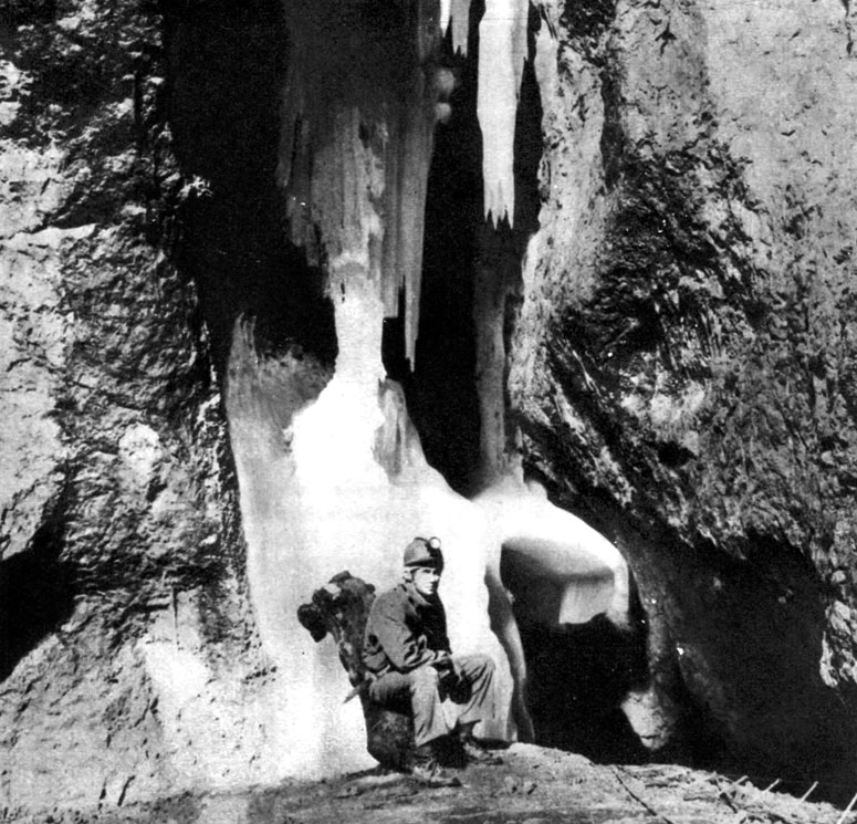 У ледяного колодца в пещере Большой Бузулук