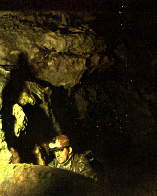 Дублянский поднимается из пещеры