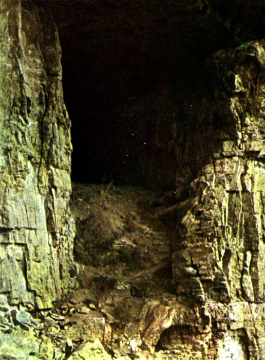 В этой пещере укрывался от врагов Тимур