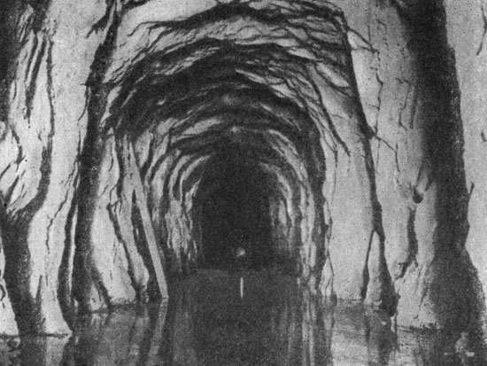 Туннель, заполненный водой
