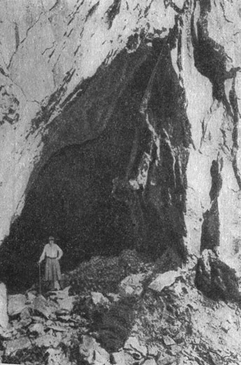 Вход в пещеру Сигалер
